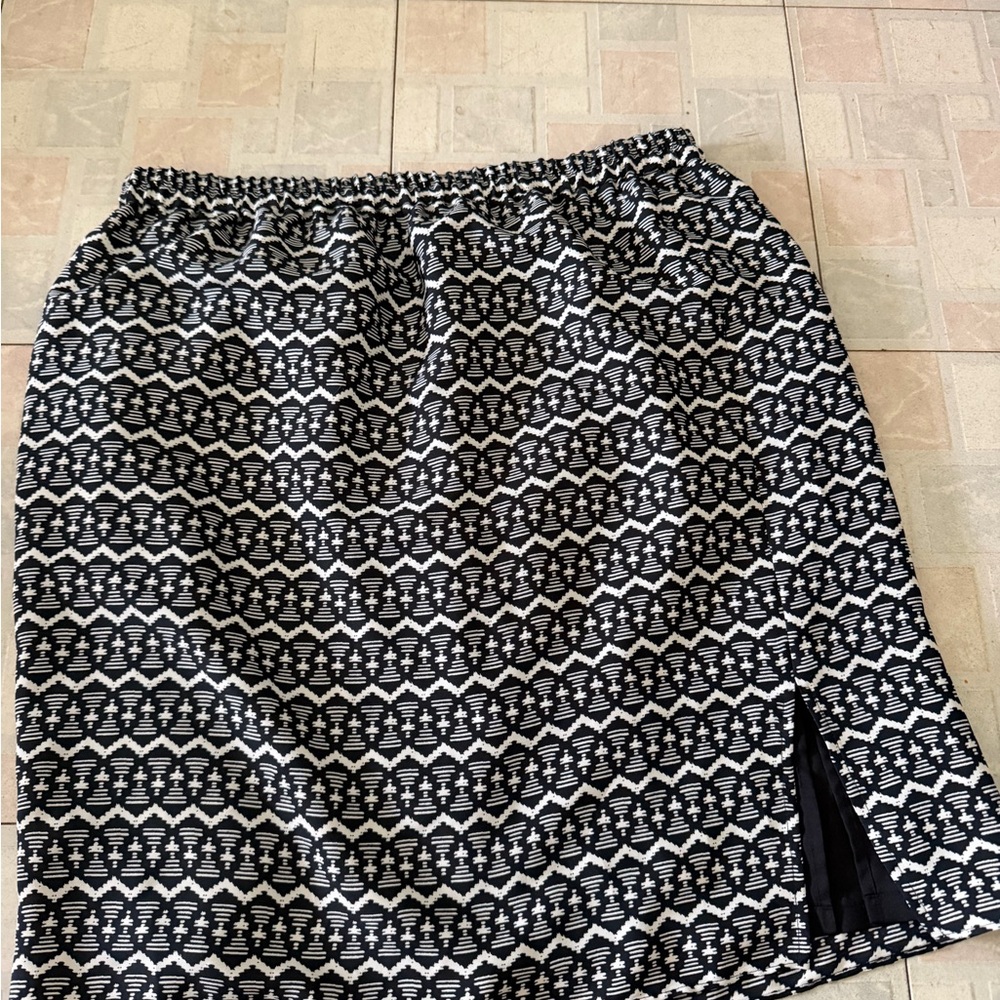 LOFT Black & White Geo Mini Skirt - Womens Size Large